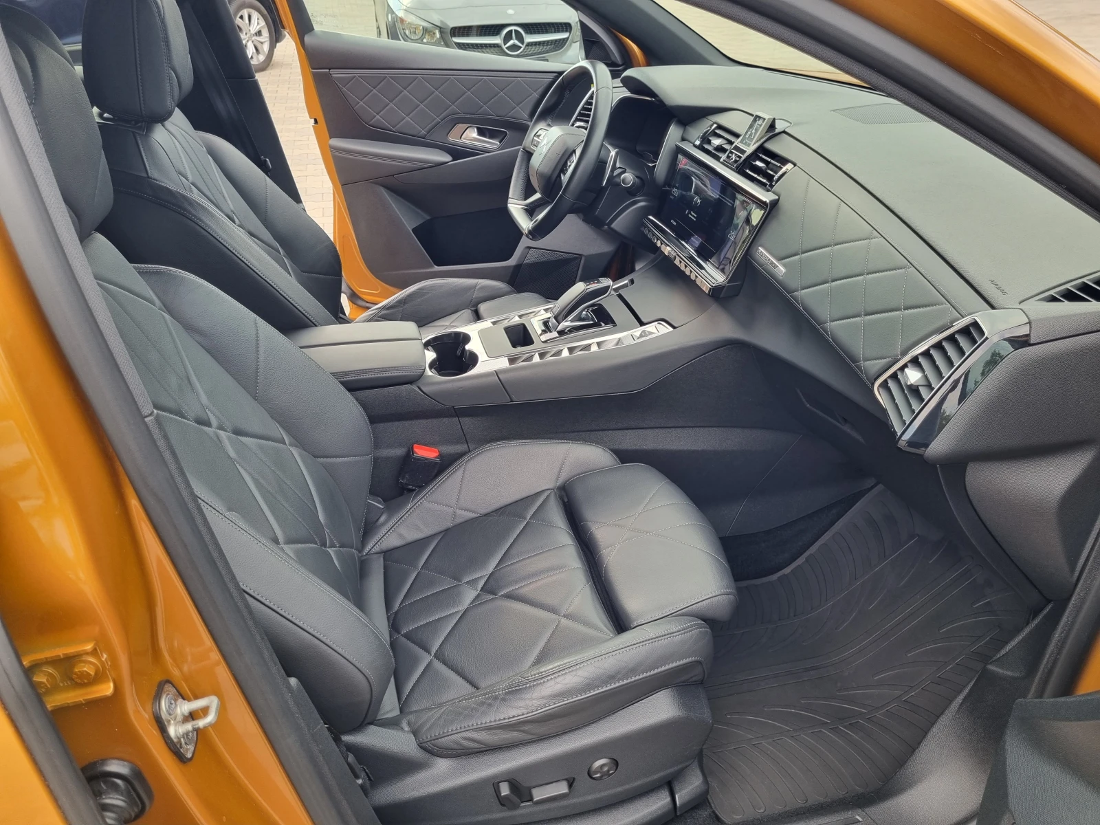 Citroen DS 7 Crossback 1.5HDi-131ps АВТОМАТИК / 122.00км * RIVOLI* , снимка 11 - Автомобили и джипове - 55588567