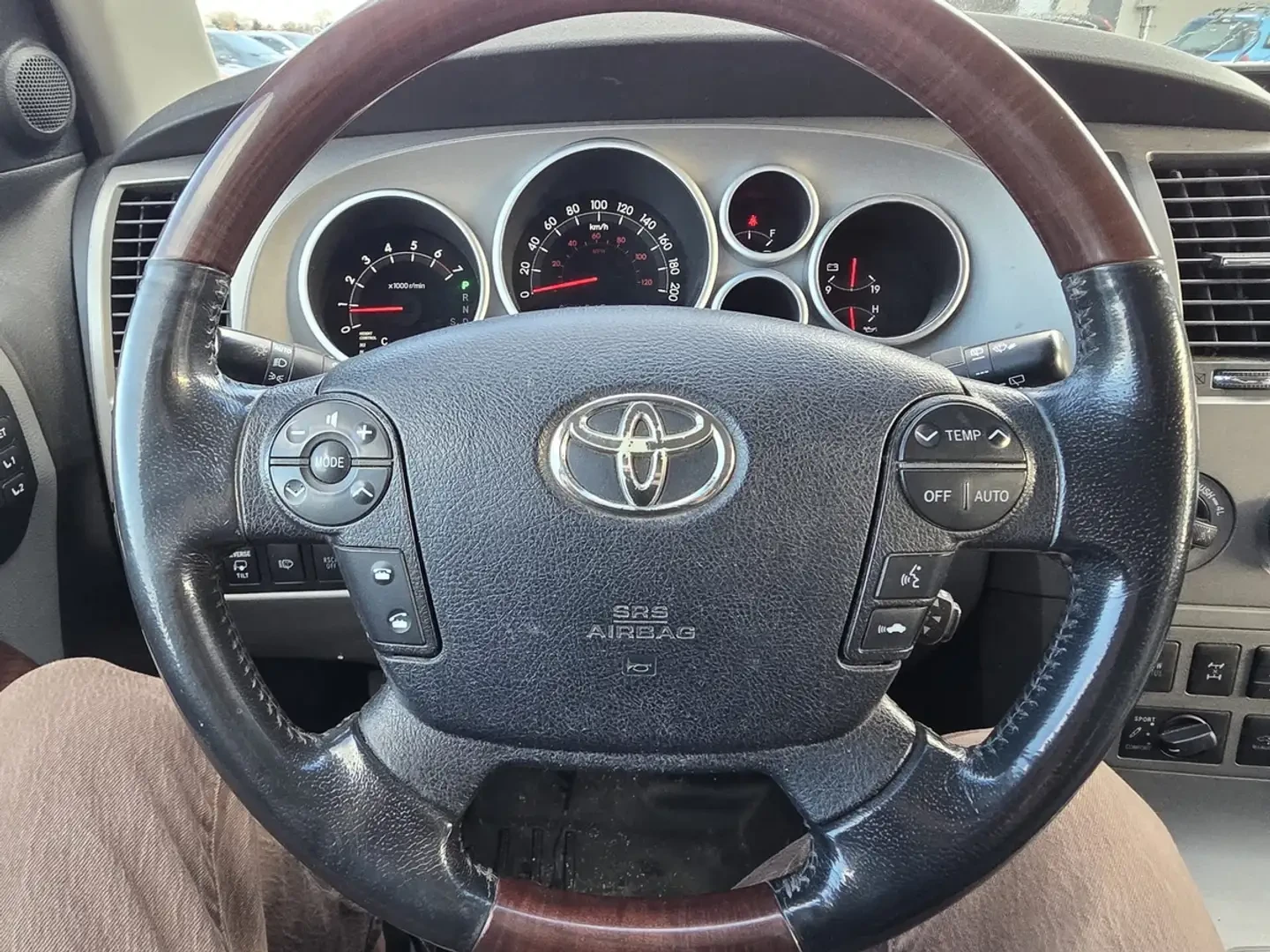 Toyota Sequoia 5.7* V8* PLATINUM* �������* ���������* ������* JBL | Mobile.bg � ����������� 10