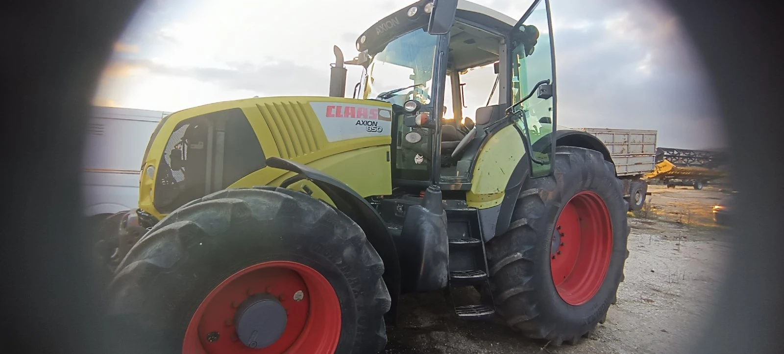 Трактор Claas AXION 850 - изображение 4