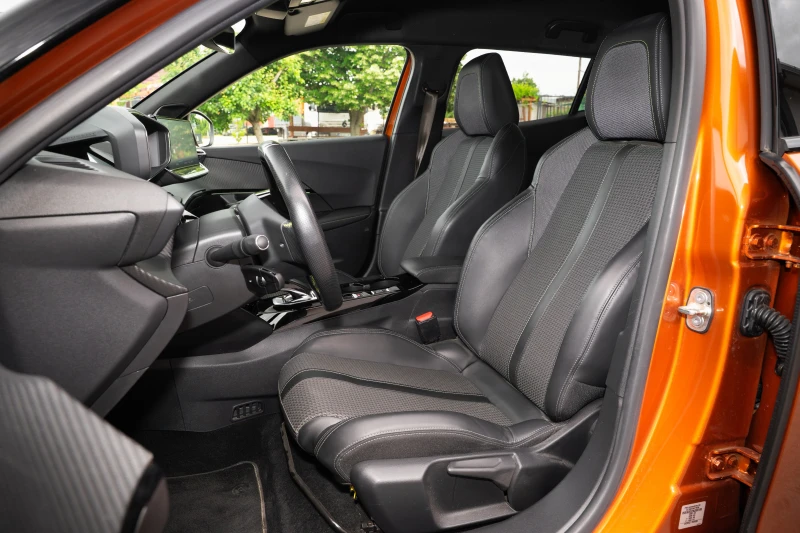 Peugeot 2008 57KwH * Electric* LED * GT Line , снимка 6 - Автомобили и джипове - 50605745