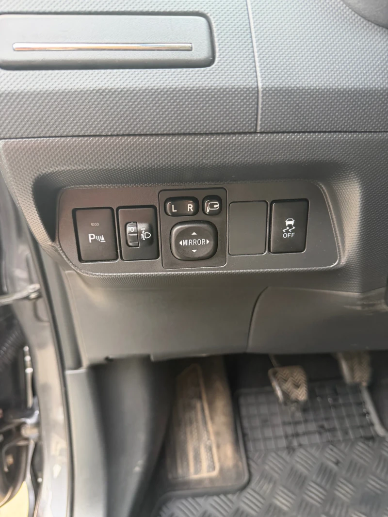 Toyota Auris 1.8 16V, снимка 11 - Автомобили и джипове - 52512276