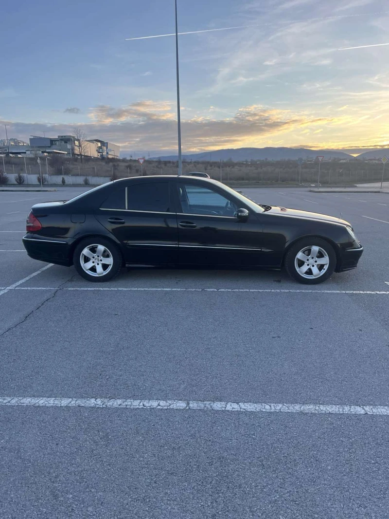 Mercedes-Benz E 220, снимка 4 - Автомобили и джипове - 53141037
