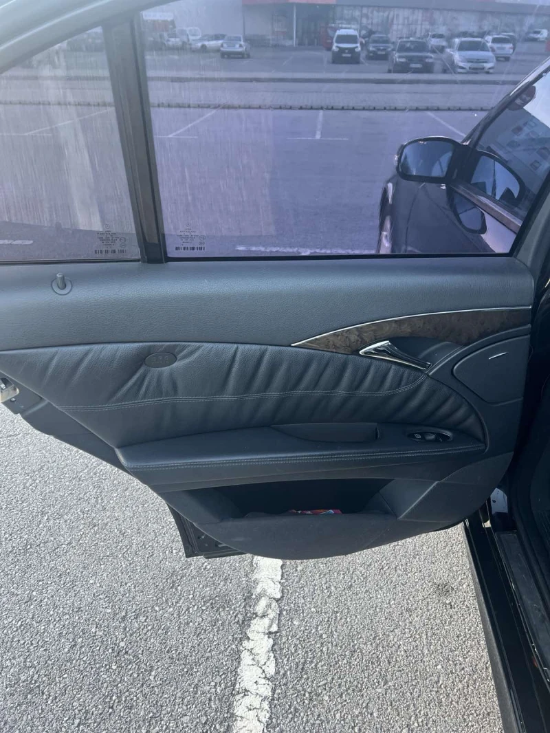 Mercedes-Benz E 220, снимка 8 - Автомобили и джипове - 53141037