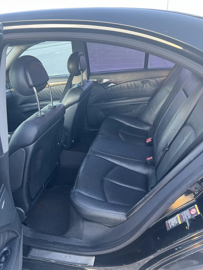 Mercedes-Benz E 220, снимка 9 - Автомобили и джипове - 53141037