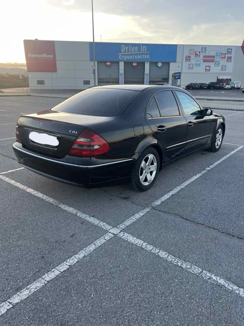 Mercedes-Benz E 220, снимка 5 - Автомобили и джипове - 53141037
