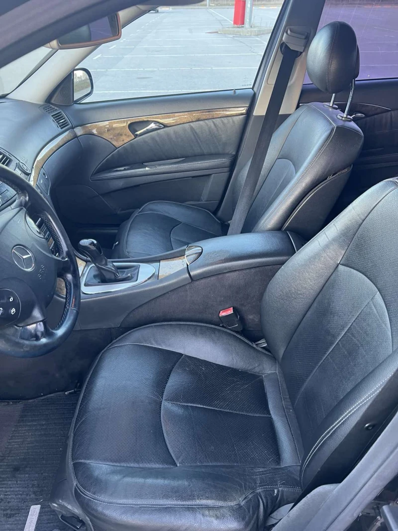 Mercedes-Benz E 220, снимка 12 - Автомобили и джипове - 53141037