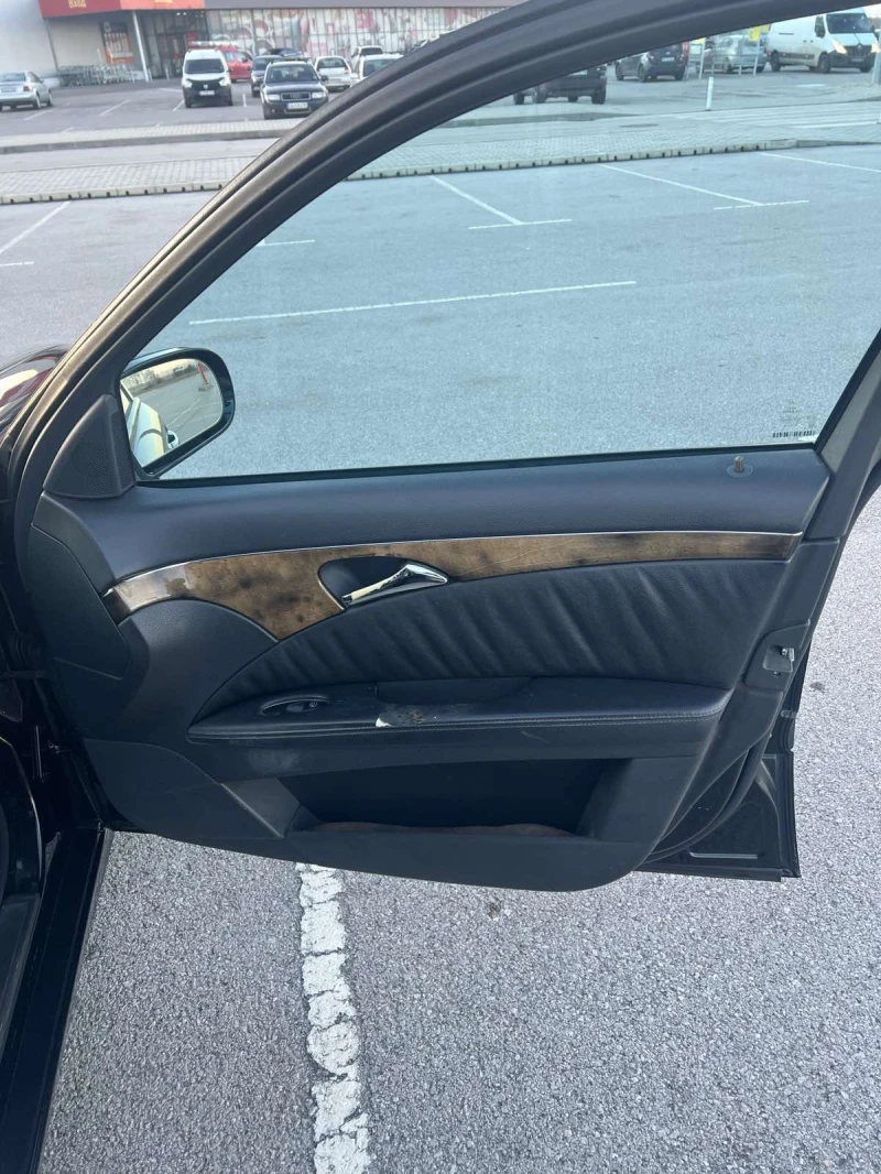 Mercedes-Benz E 220, снимка 16 - Автомобили и джипове - 53141037