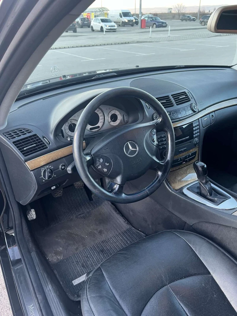 Mercedes-Benz E 220, снимка 11 - Автомобили и джипове - 53141037
