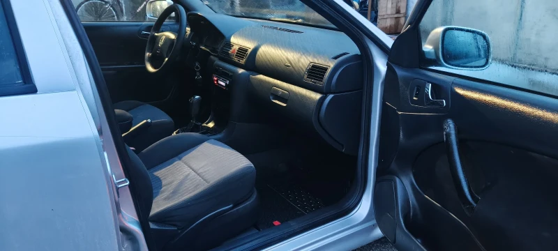 Skoda Octavia 2.0 газ бензин, снимка 8 - Автомобили и джипове - 53400510