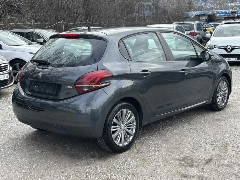 Peugeot 208 1.2 I, снимка 5 - Автомобили и джипове - 53400811