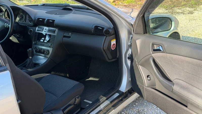 Mercedes-Benz C 180 Kompressor, снимка 9 - Автомобили и джипове - 53582661