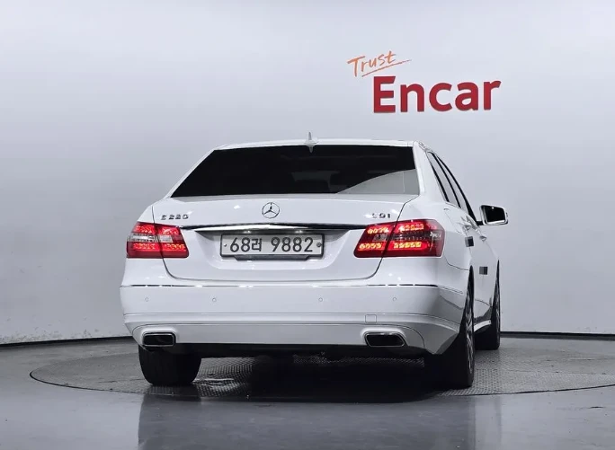 Mercedes-Benz E 220 CDI Avantgarde - изображение 4