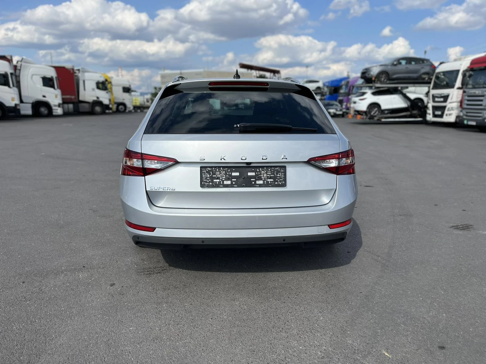 Skoda Superb 2.0 TDI Facelift - изображение 8