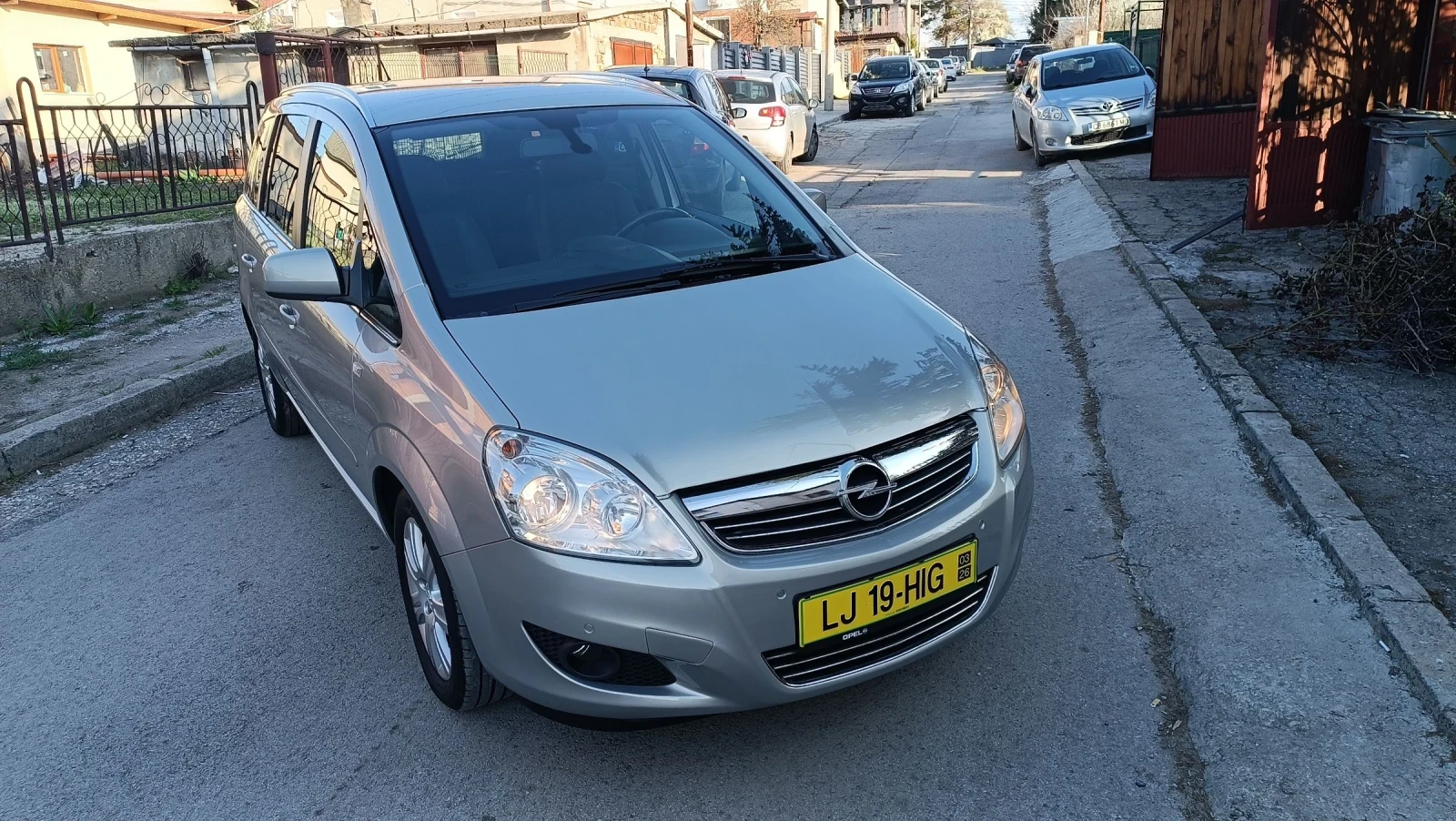 Opel Zafira 1.8 космо в топ състояние докаран на ход , снимка 10 - Автомобили и джипове - 54130411