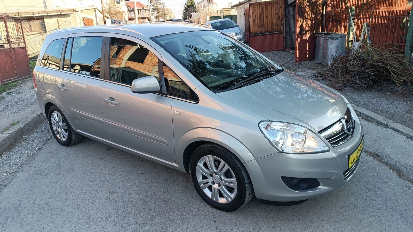 Opel Zafira 1.8 космо в топ състояние докаран на ход , снимка 7 - Автомобили и джипове - 54130411