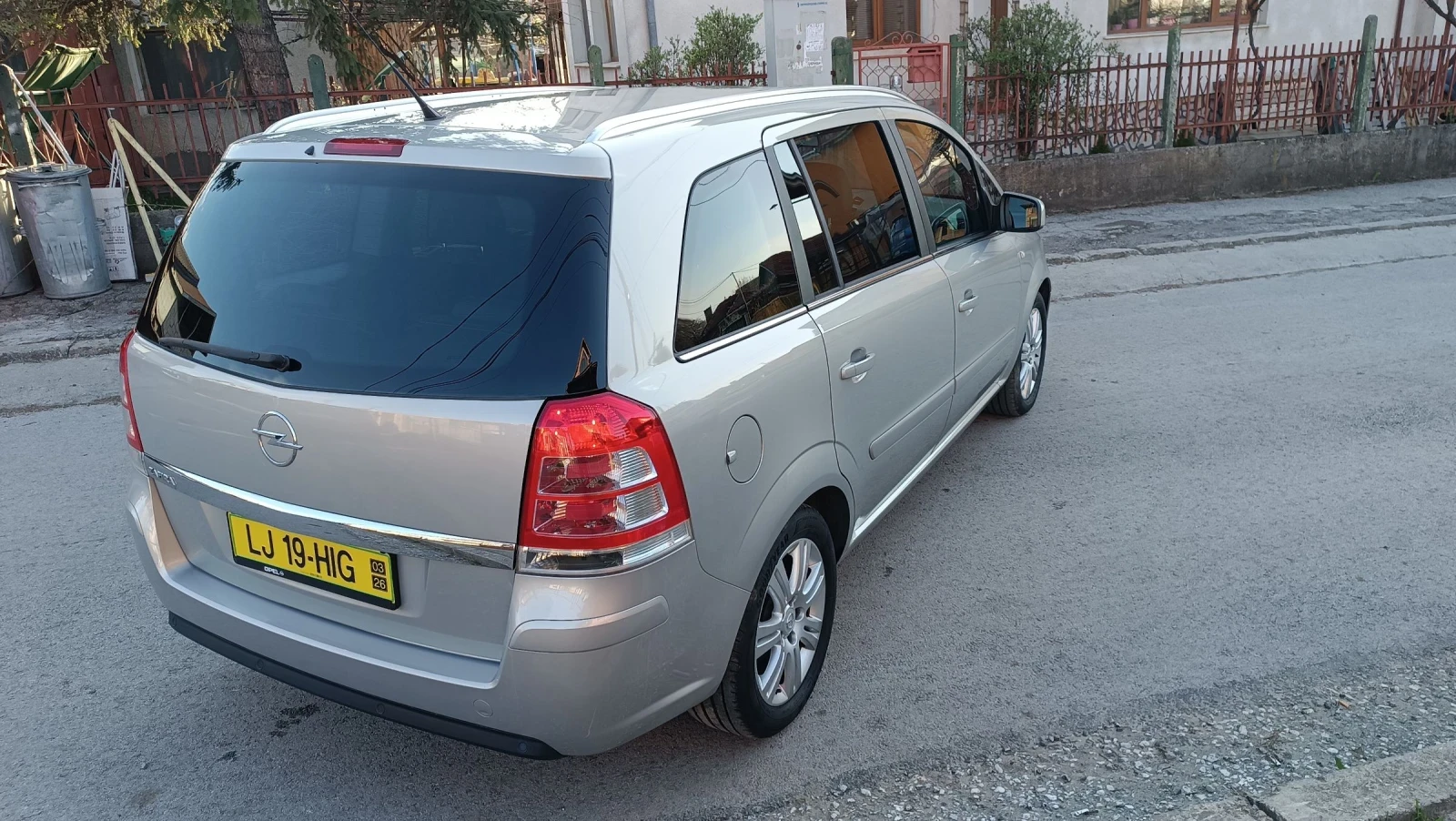 Opel Zafira 1.8 космо в топ състояние докаран на ход , снимка 4 - Автомобили и джипове - 54130411