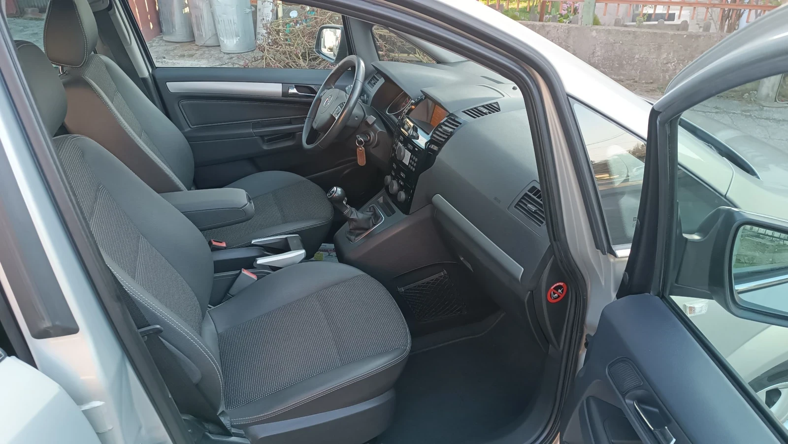 Opel Zafira 1.8 космо в топ състояние докаран на ход , снимка 11 - Автомобили и джипове - 54130411