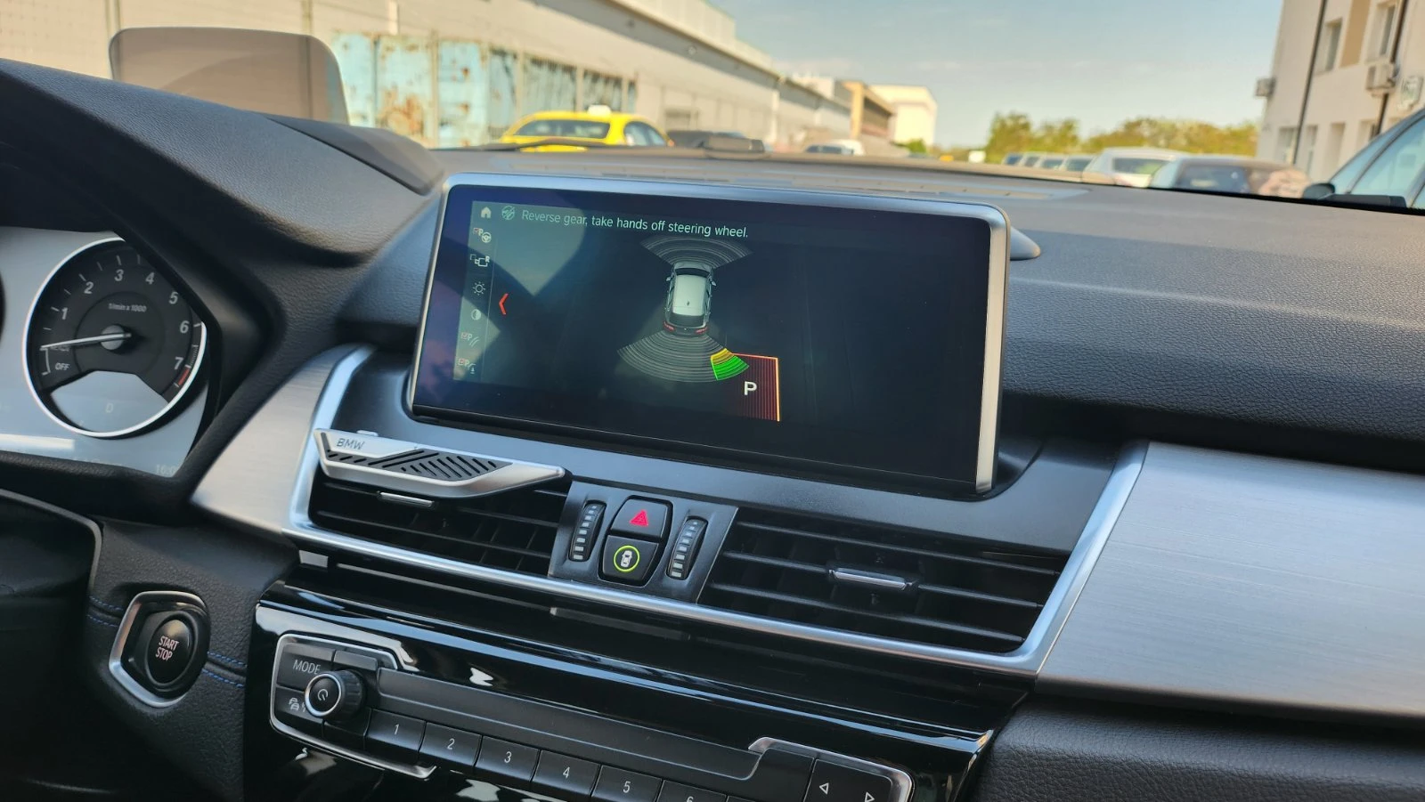 BMW 2 Active Tourer 225xe 4x4 Plug-in, снимка 10 - Автомобили и джипове - 54550565