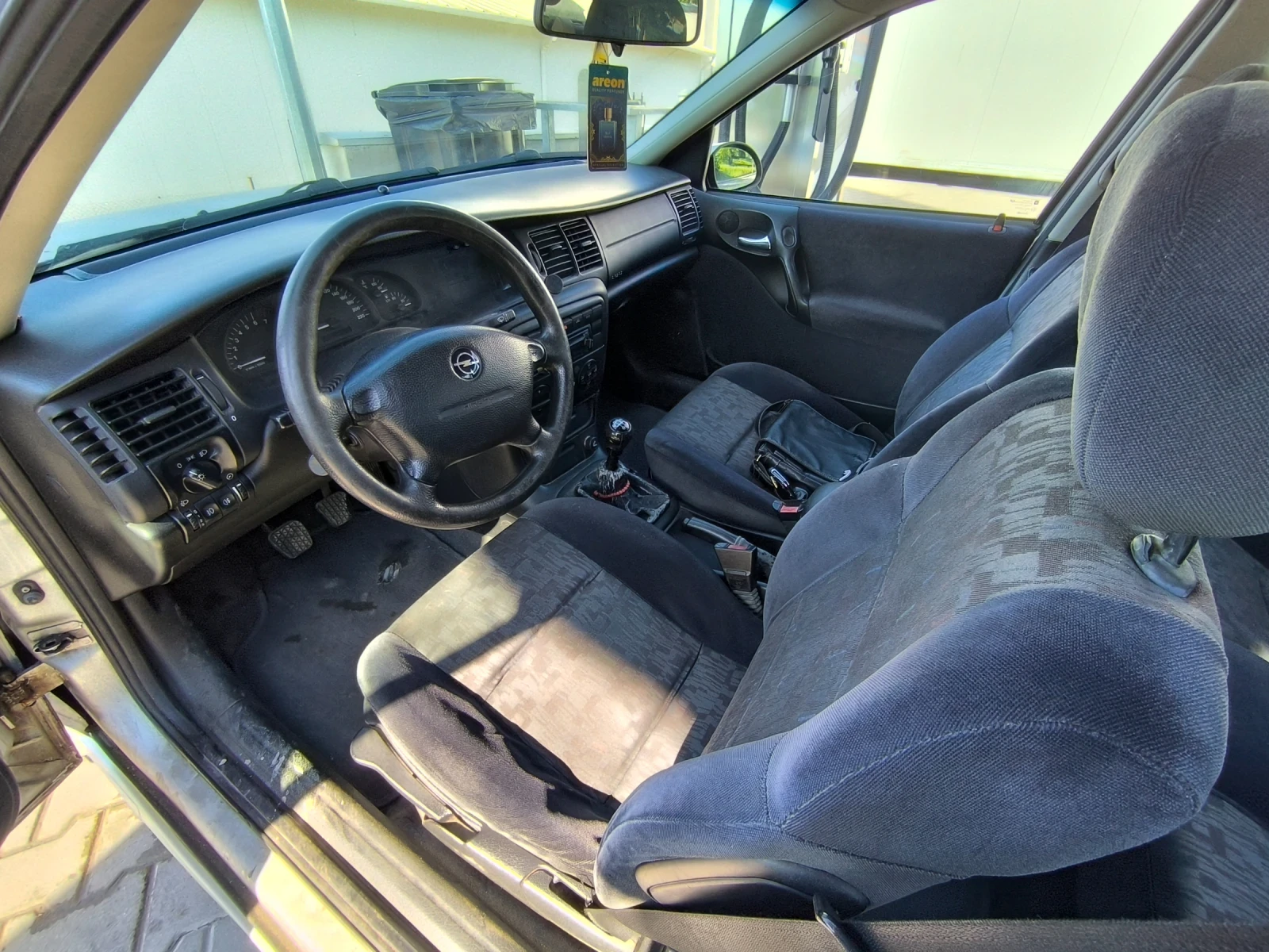 Opel Vectra 1.6 16V, снимка 9 - Автомобили и джипове - 54576182