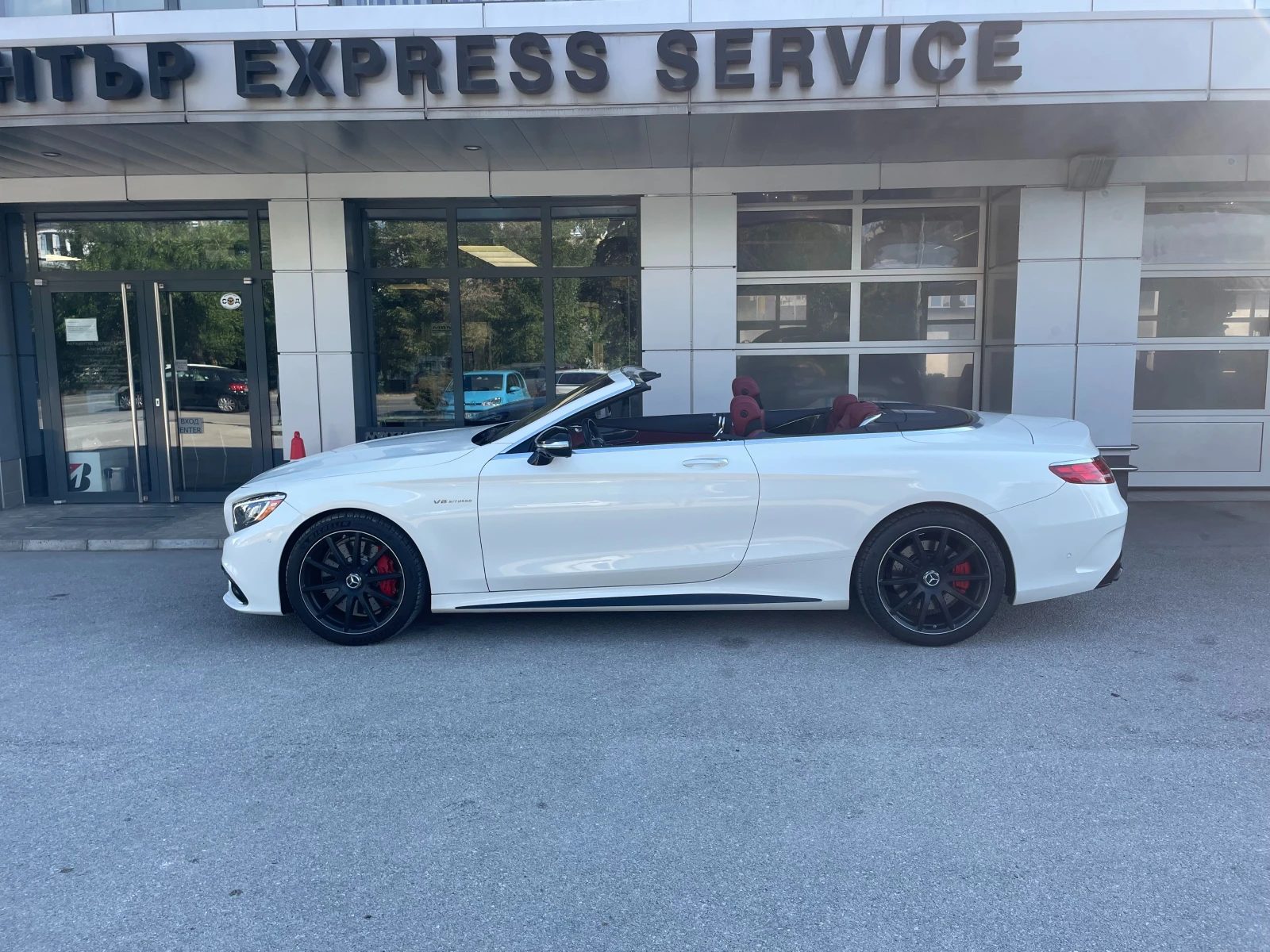 Mercedes-Benz S 63 AMG Cabriolet 4MATIC Бяла перла с червен таван, снимка 10 - Автомобили и джипове - 54670391