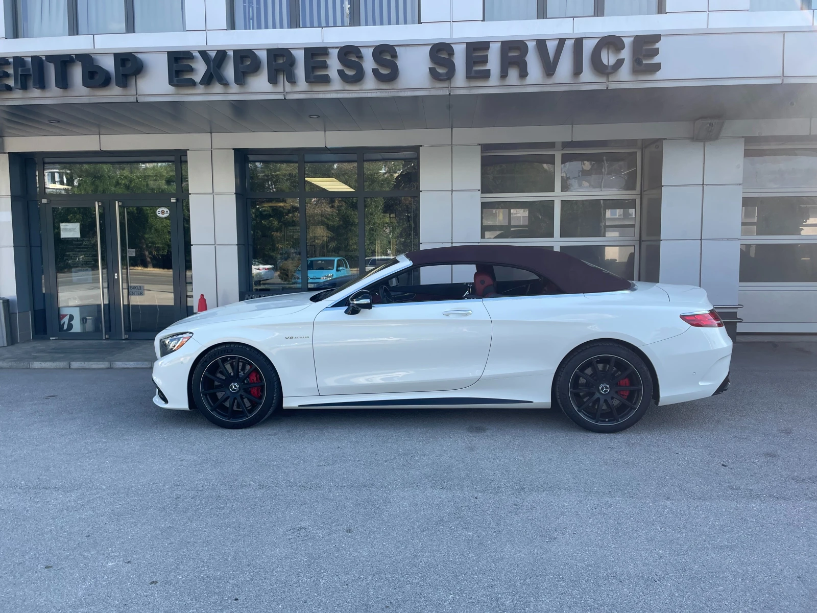 Mercedes-Benz S 63 AMG Cabriolet 4MATIC Бяла перла с червен таван, снимка 13 - Автомобили и джипове - 54670391
