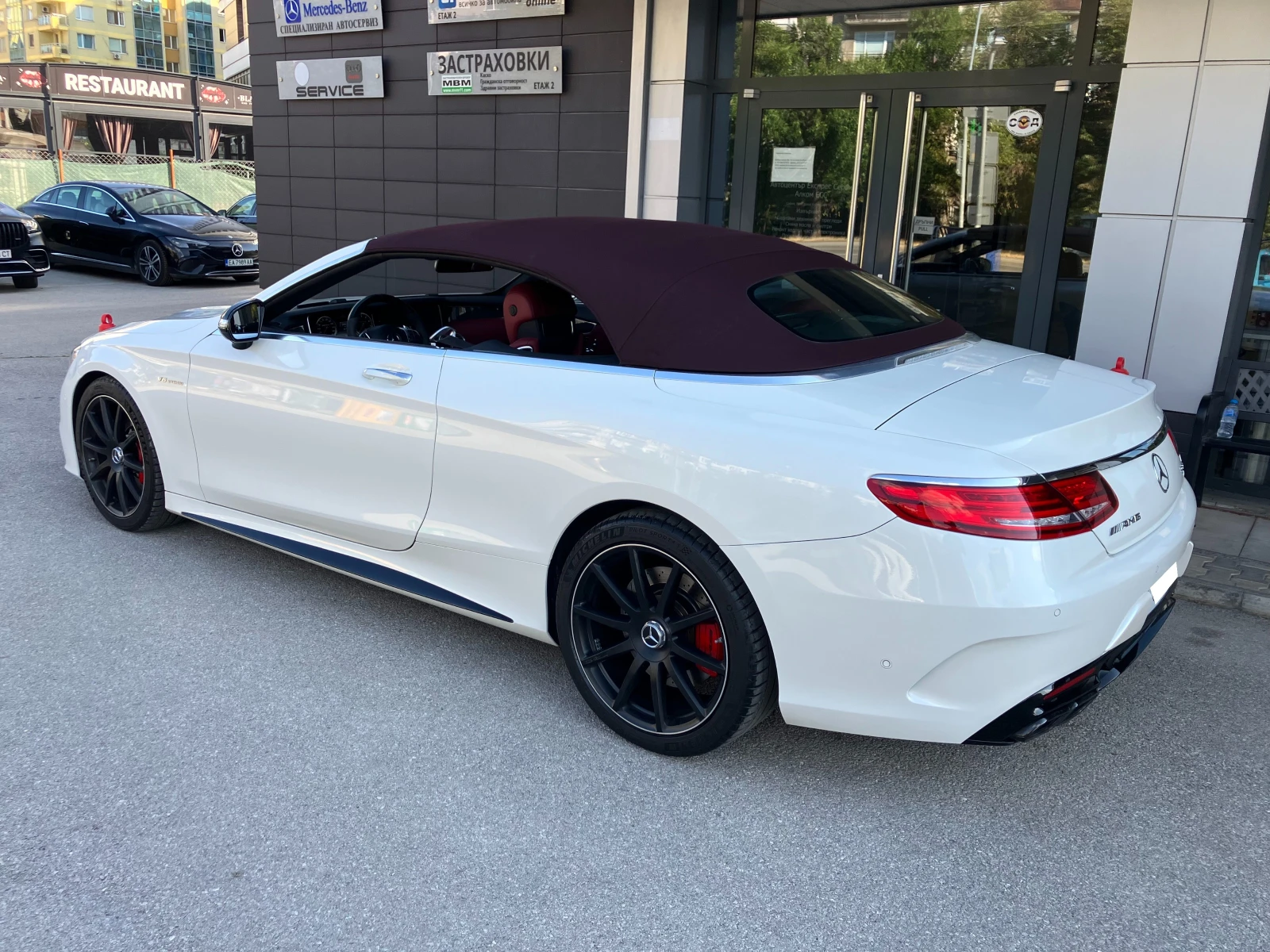 Mercedes-Benz S 63 AMG Cabriolet 4MATIC Бяла перла с червен таван, снимка 4 - Автомобили и джипове - 54670391