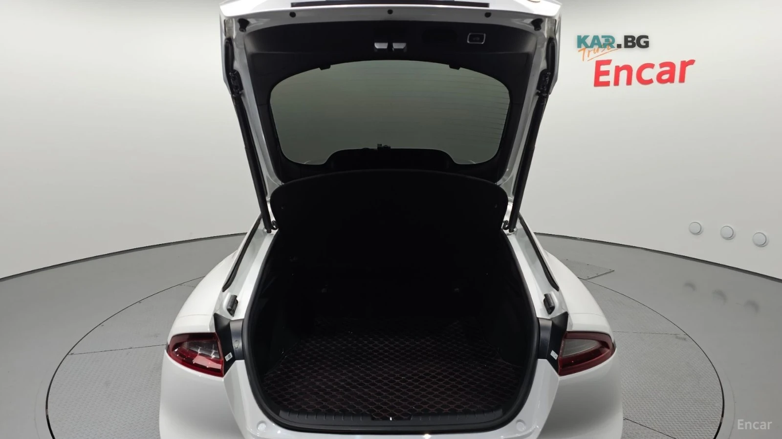 Kia Stinger * 3.3T* AWD* КОЖА* ПОДГРЕВ* ОБДУХВАНЕ* , снимка 16 - Автомобили и джипове - 54774169