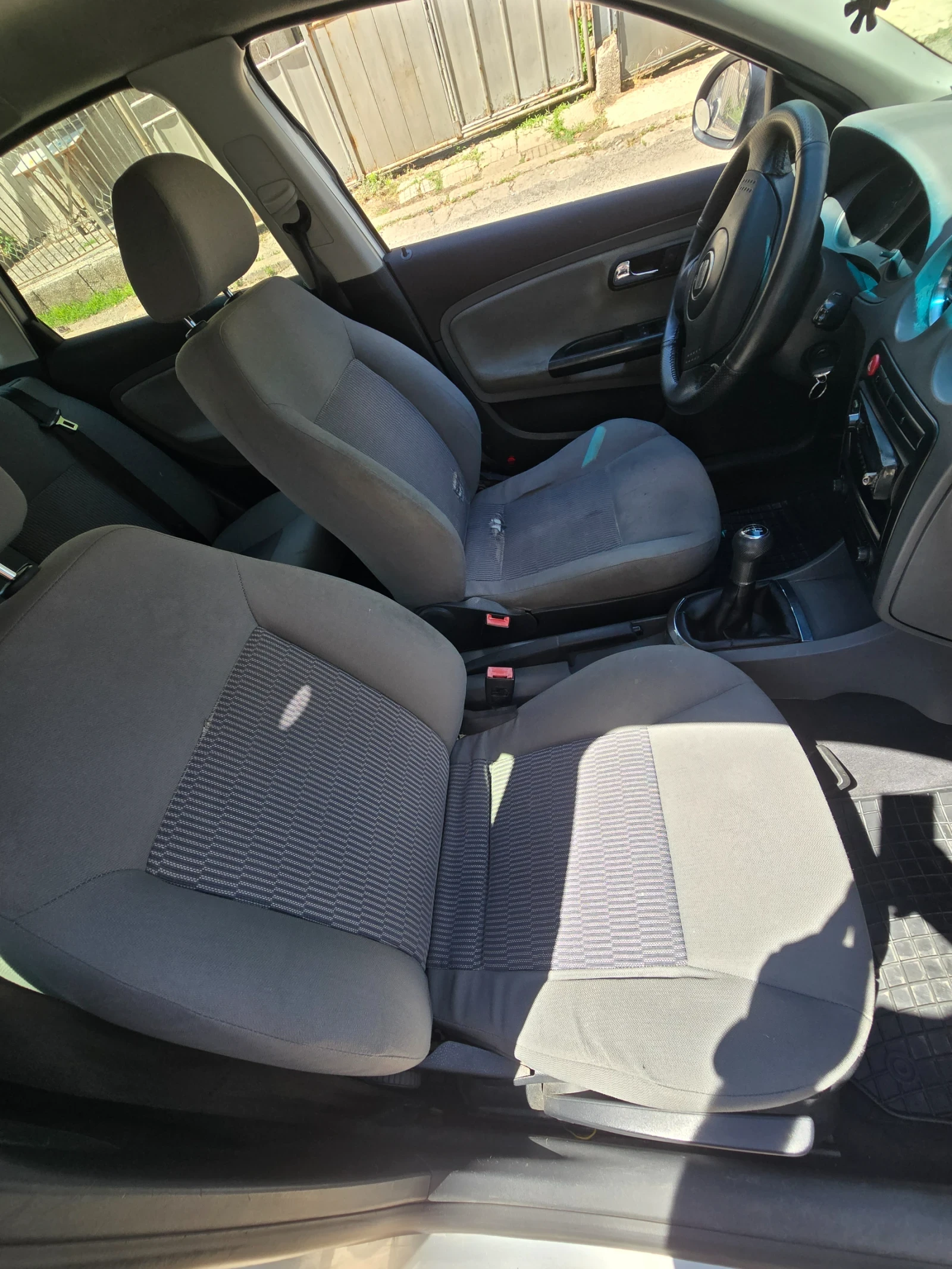 Seat Ibiza, снимка 6 - Автомобили и джипове - 55155744