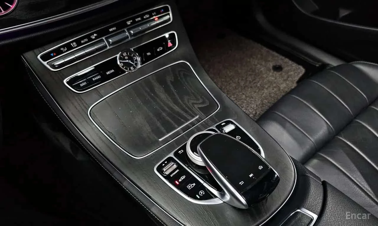Mercedes-Benz E 220 | ПОДГРЕВ | ПАНОРАМА | HUD | , снимка 17 - Автомобили и джипове - 55622571