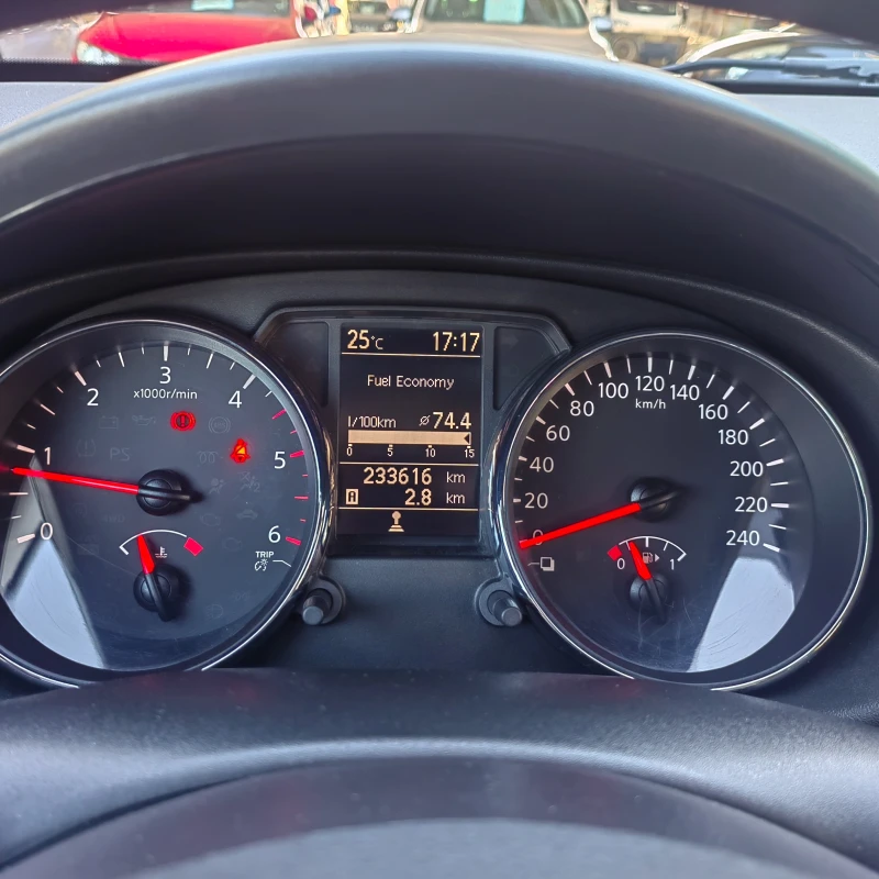 Nissan Qashqai 1.5DCI, снимка 16 - Автомобили и джипове - 47385719