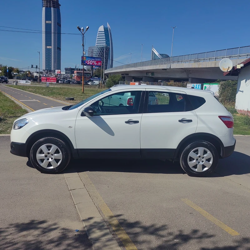 Nissan Qashqai 1.5DCI, снимка 8 - Автомобили и джипове - 47385719