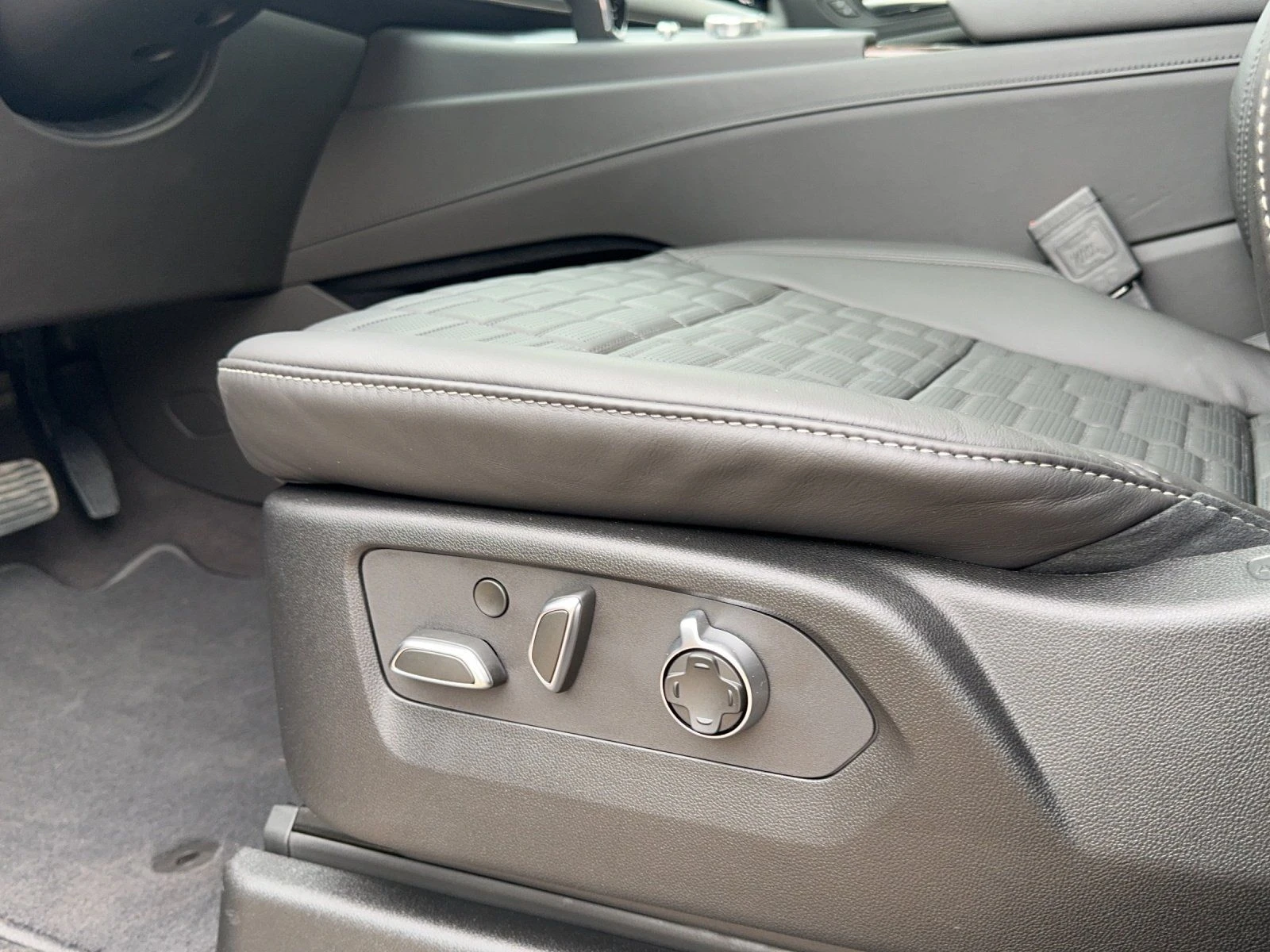 Cadillac Escalade 6.2 V8 Sport Platinum 4WD  | Mobile.bg — изображение 15