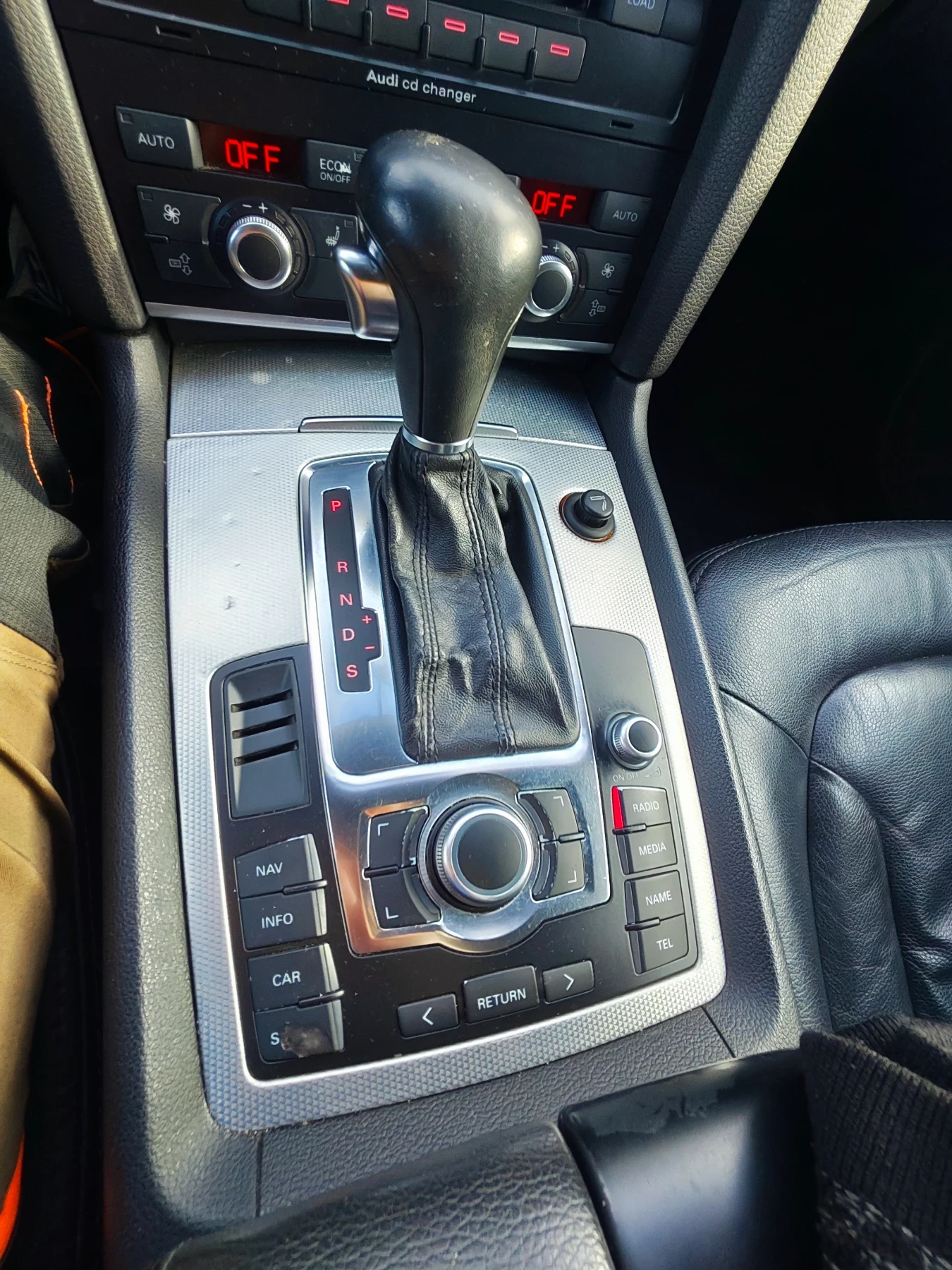 Audi Q7 3.0 TDI, снимка 14 - Автомобили и джипове - 54295553