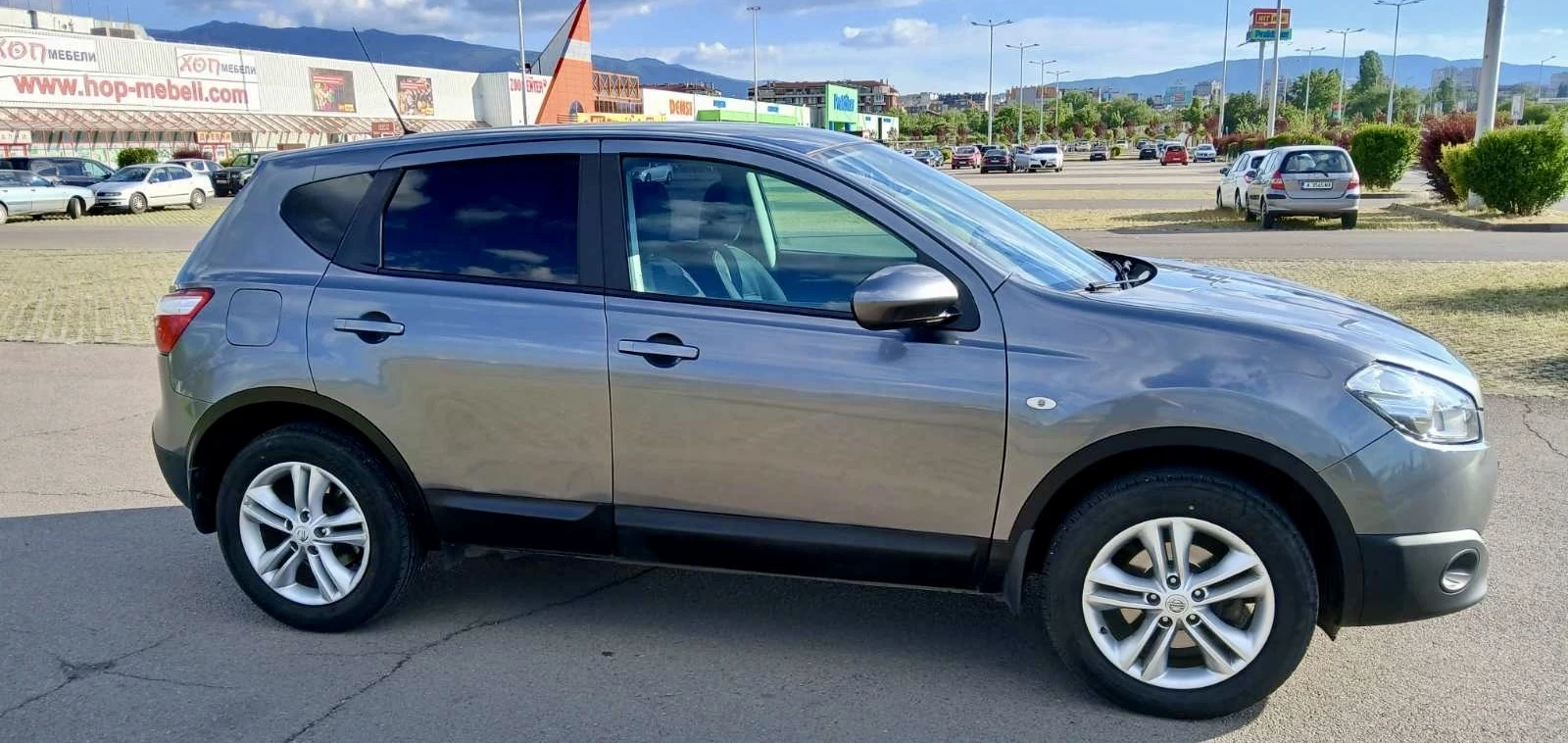 Nissan Qashqai 1.6 ОБСЛУЖЕН, снимка 3 - Автомобили и джипове - 54703956