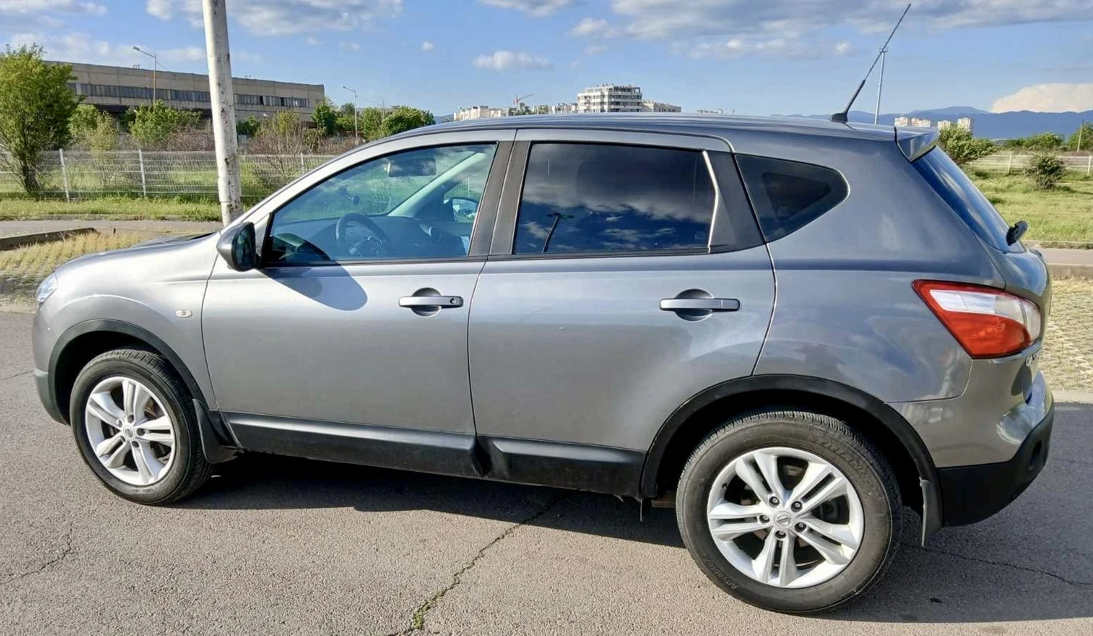 Nissan Qashqai 1.6 ОБСЛУЖЕН, снимка 4 - Автомобили и джипове - 54703956