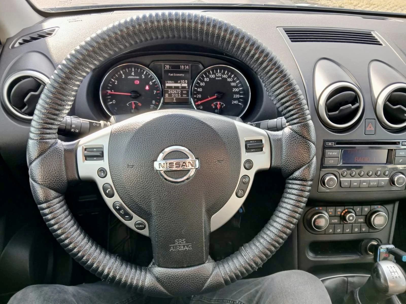 Nissan Qashqai 1.6 ОБСЛУЖЕН, снимка 8 - Автомобили и джипове - 54703956