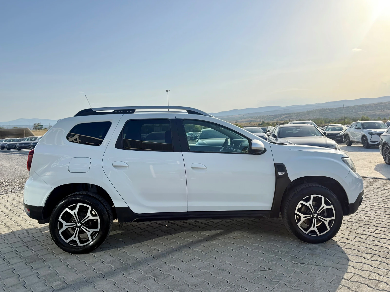 Dacia Duster 1.5dci СОБСТВЕН ЛИЗИНГ !!!, снимка 4 - Автомобили и джипове - 55920055