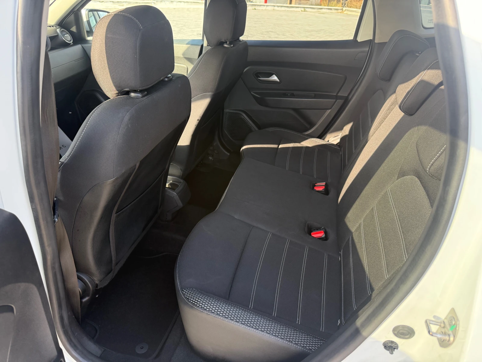 Dacia Duster 1.5dci СОБСТВЕН ЛИЗИНГ !!!, снимка 12 - Автомобили и джипове - 55920055