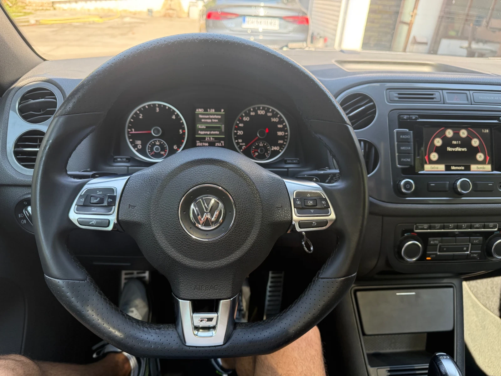 VW Tiguan 2.0TDI* 4x4* R-line* ���������*  | Mobile.bg � ����������� 6