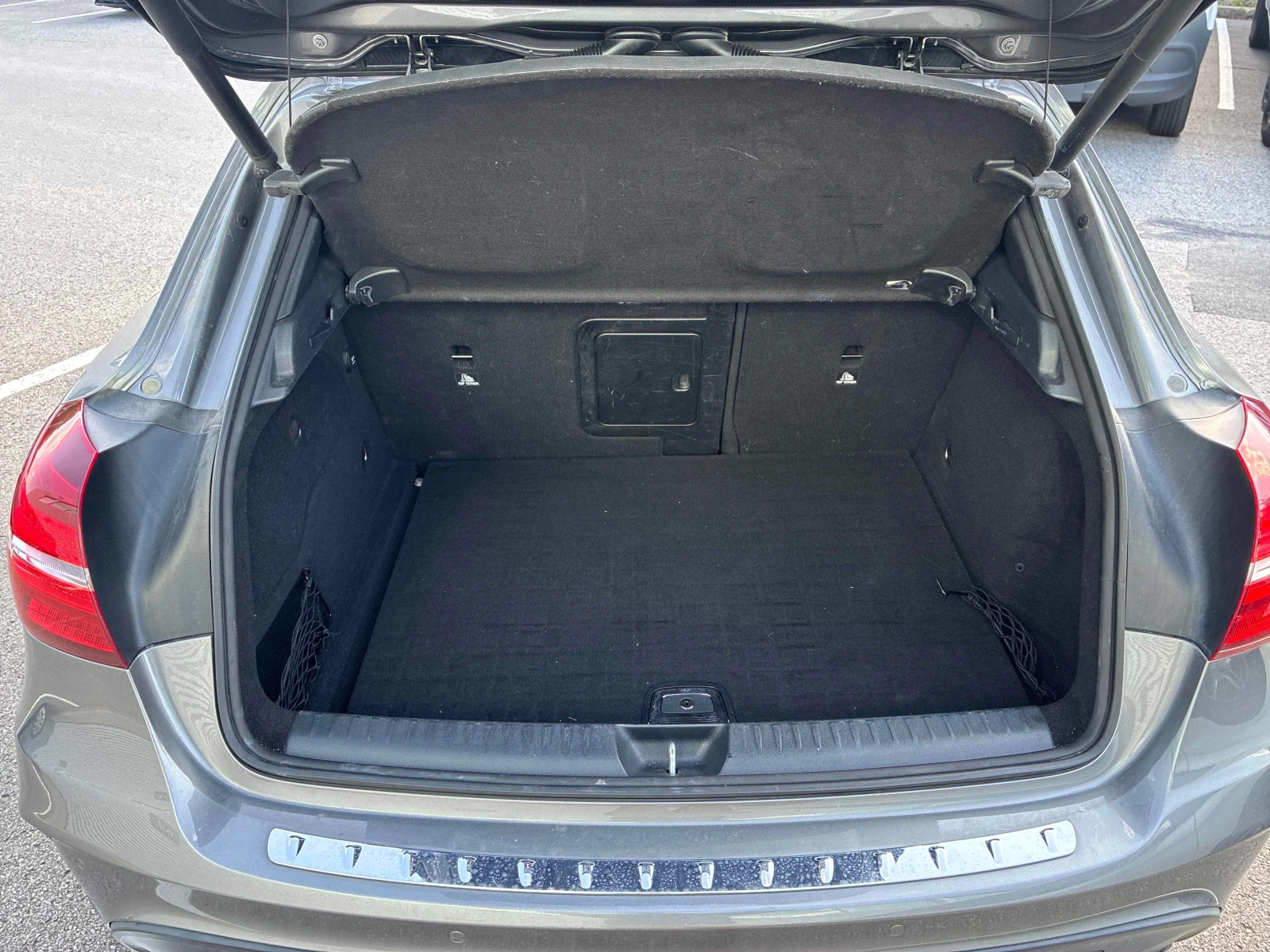 Mercedes-Benz GLA 250  * CARFAX * ОПЦИЯ ЗА ФИНАНСИРАНЕ, снимка 13 - Автомобили и джипове - 56156432