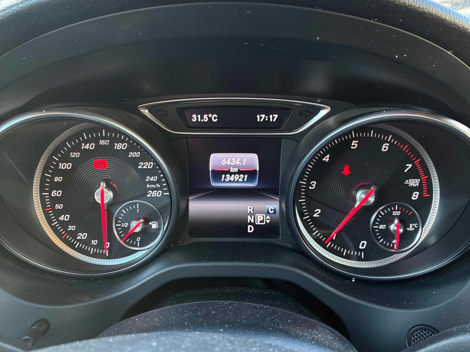 Mercedes-Benz GLA 250  * CARFAX * ОПЦИЯ ЗА ФИНАНСИРАНЕ, снимка 8 - Автомобили и джипове - 56156432