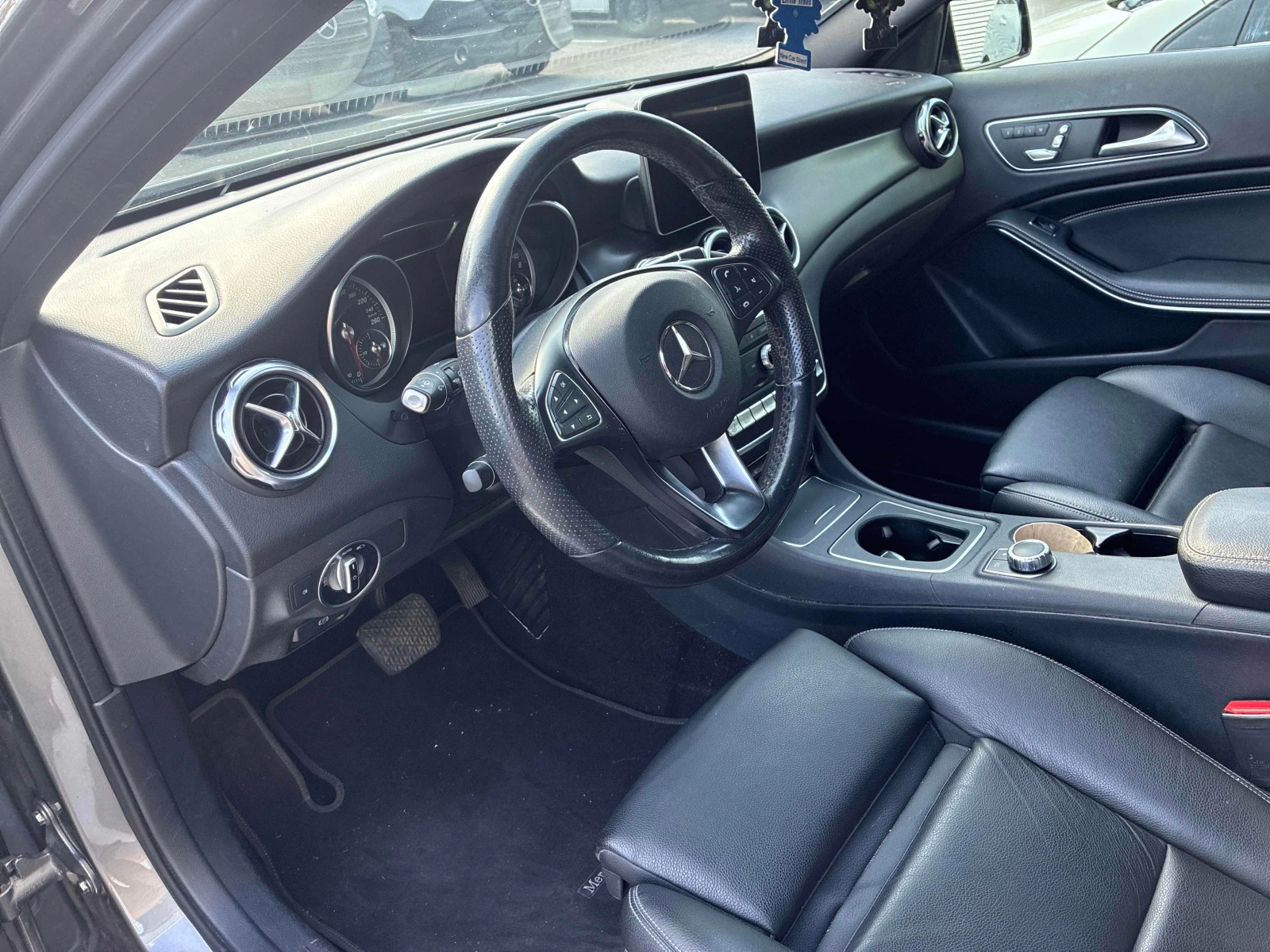 Mercedes-Benz GLA 250  * CARFAX * ОПЦИЯ ЗА ФИНАНСИРАНЕ, снимка 5 - Автомобили и джипове - 56156432