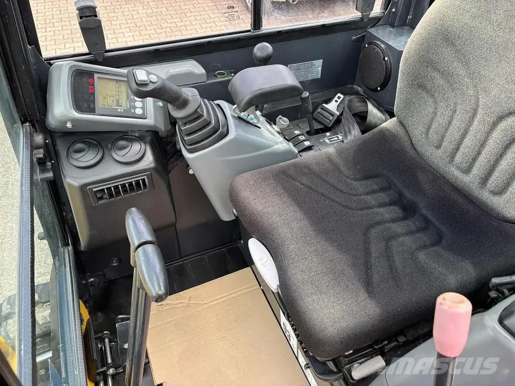 Багер Yanmar Vio 26-6, снимка 8 - Индустриална техника - 54965356