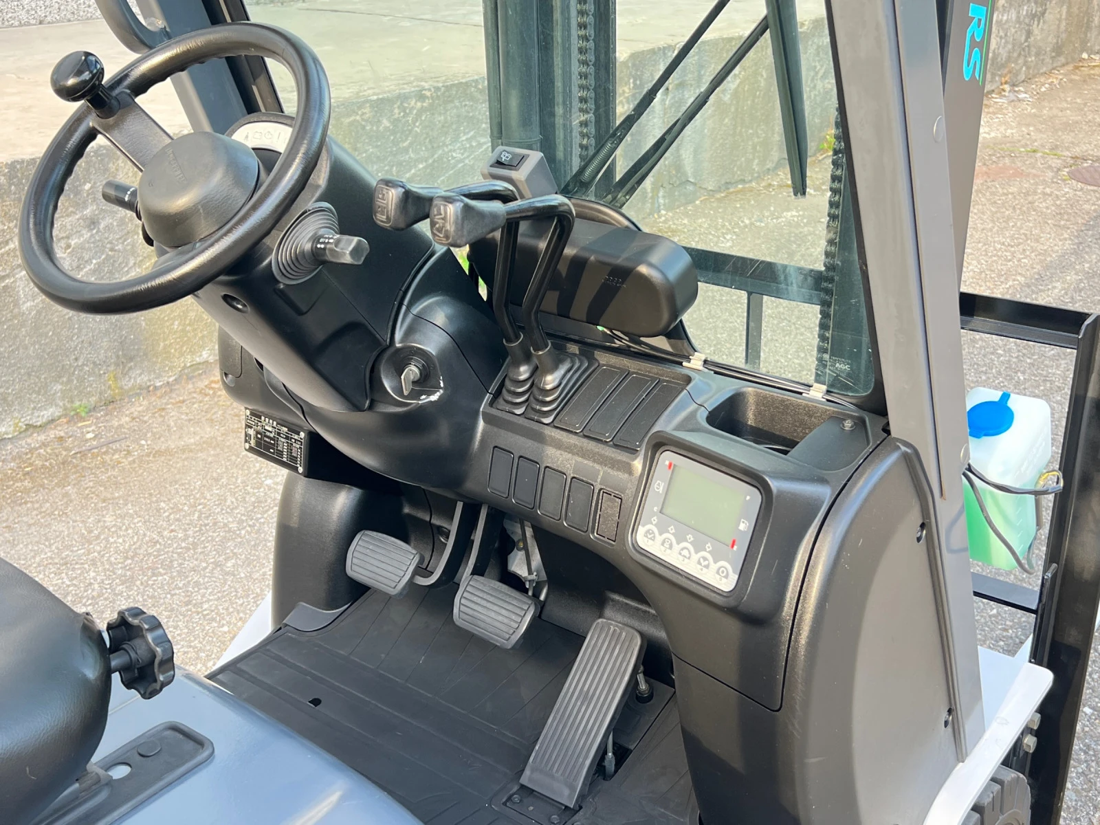  UniCarriers  / /   | Mobile.bg   12