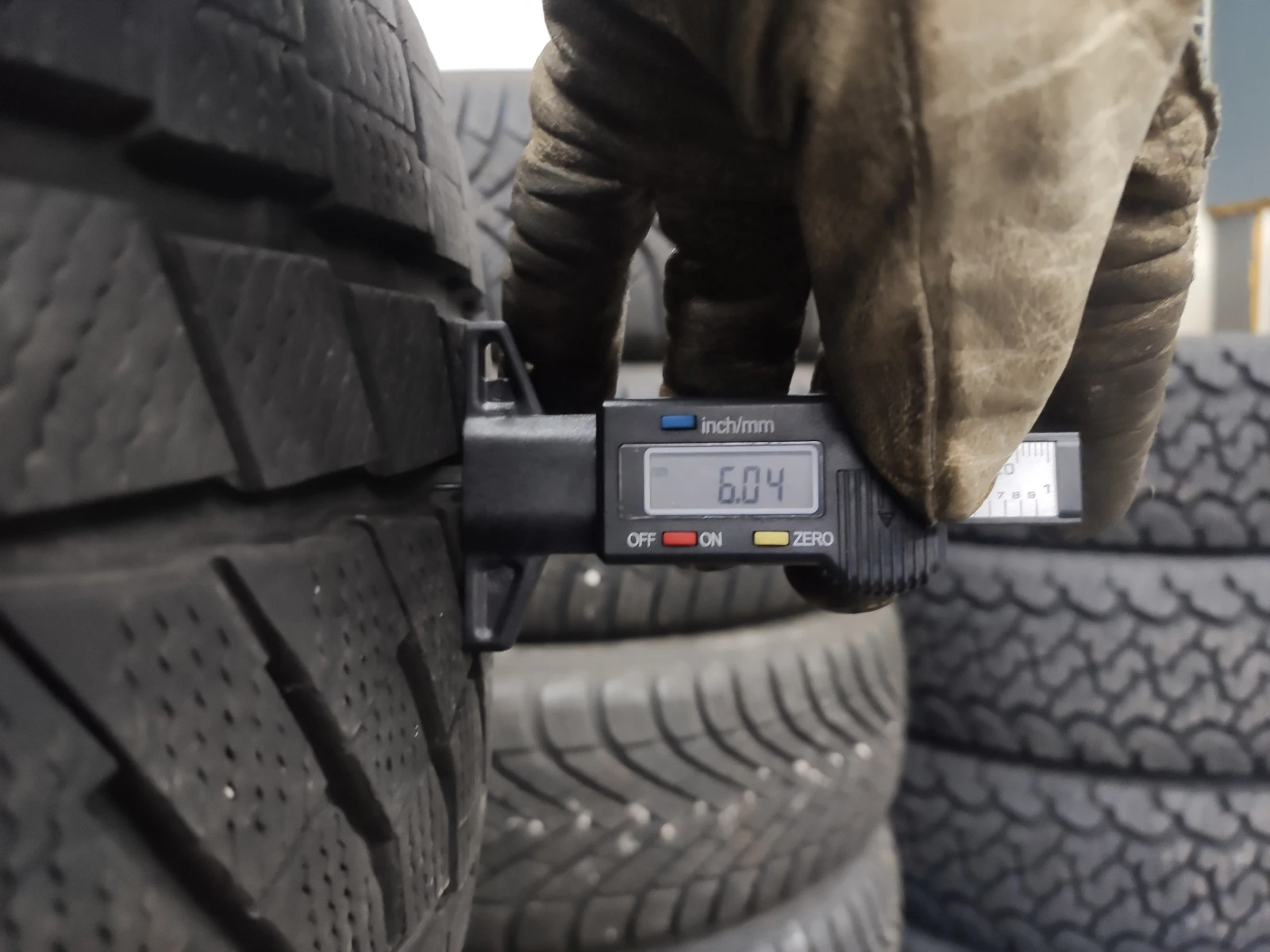 Гуми Зимни 255/45R19, снимка 6 - Гуми и джанти - 55492208