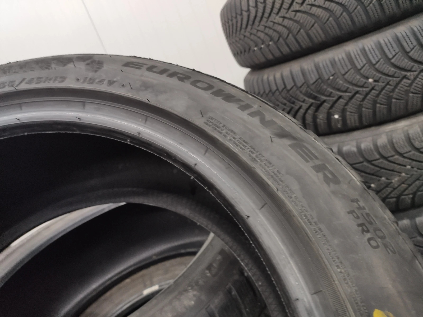 Гуми Зимни 255/45R19, снимка 7 - Гуми и джанти - 55492208