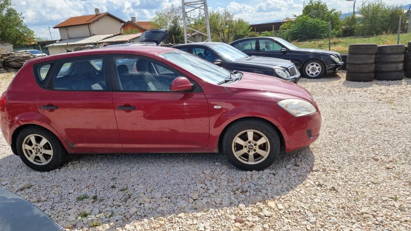 Kia Ceed 1.4i 105kc , снимка 4 - Автомобили и джипове - 47484720