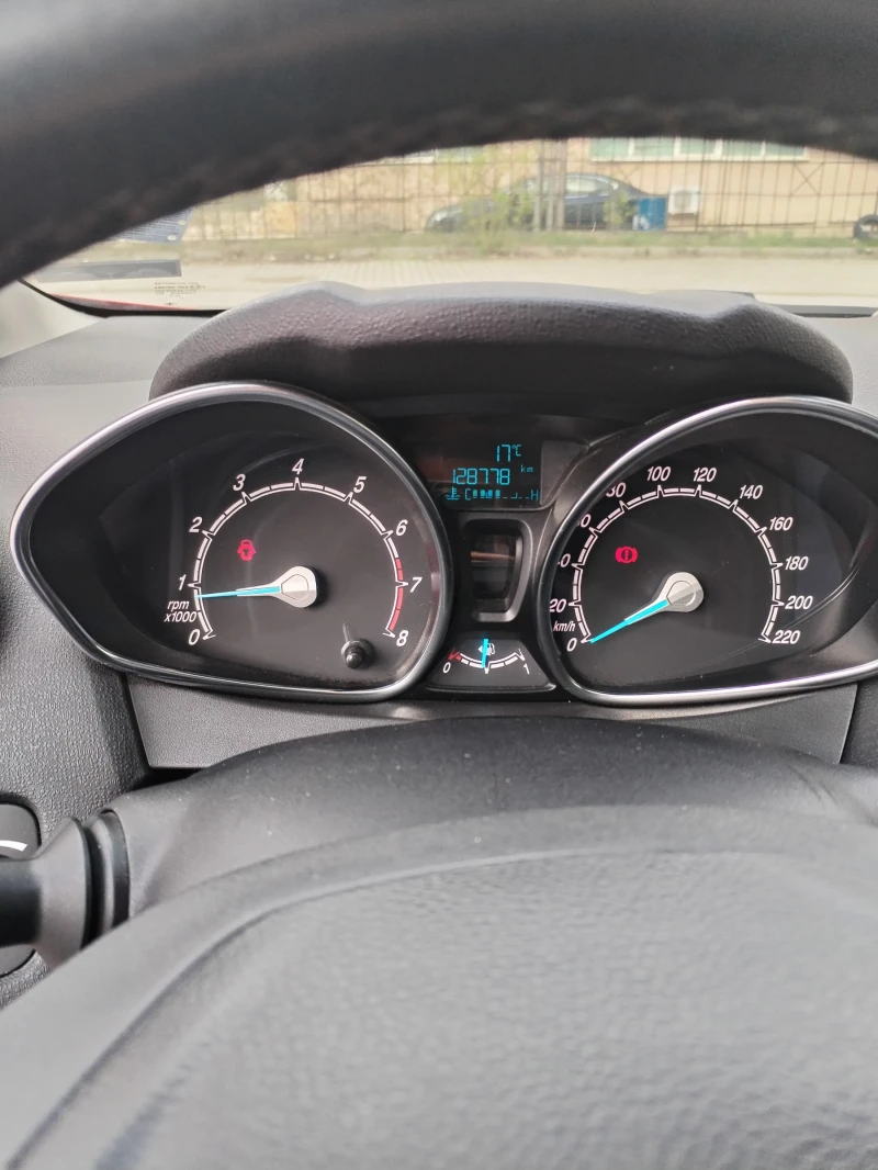 Ford Fiesta 1.25 бензин, снимка 12 - Автомобили и джипове - 51627688