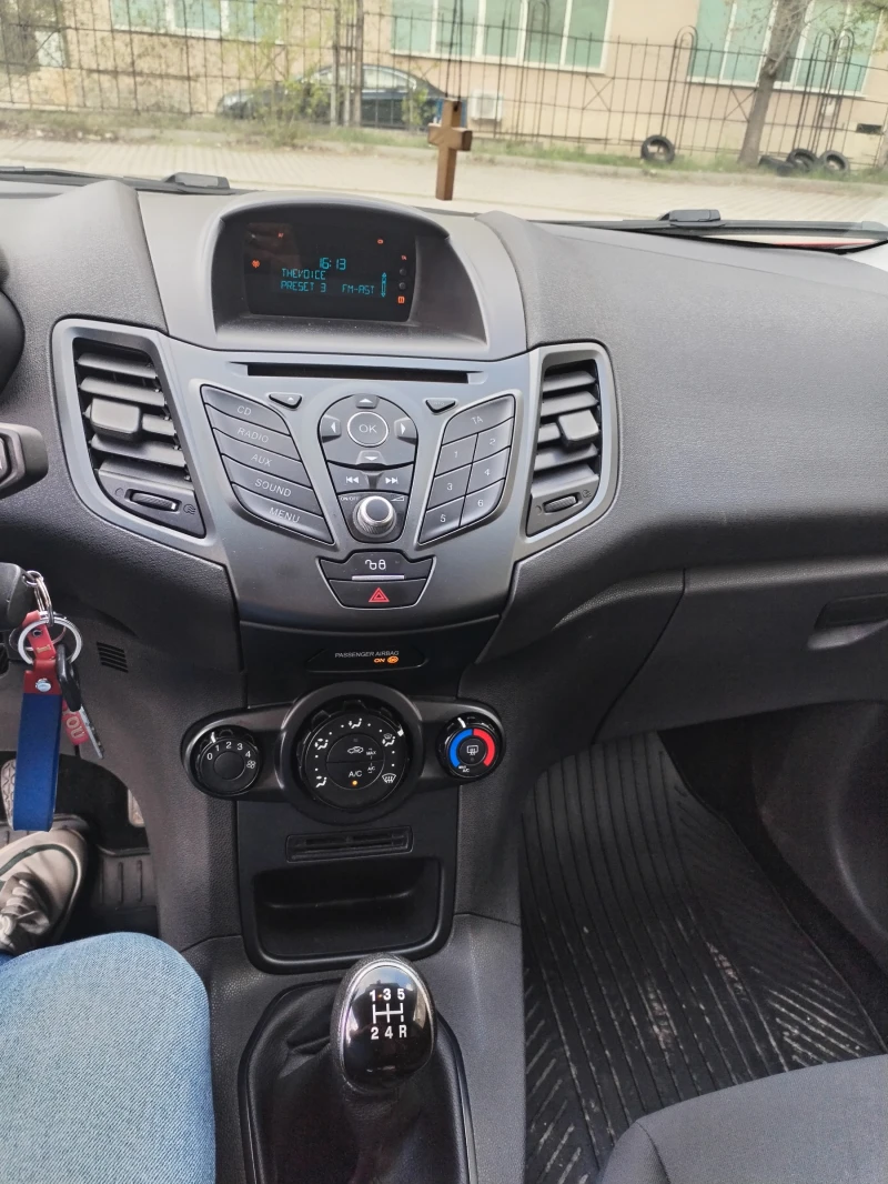 Ford Fiesta 1.25 бензин, снимка 11 - Автомобили и джипове - 51627688