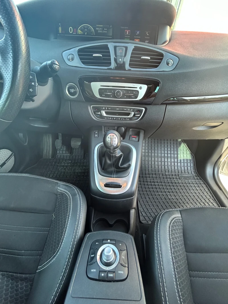 Renault Scenic 1.5 dci XMOD, снимка 6 - Автомобили и джипове - 52428137